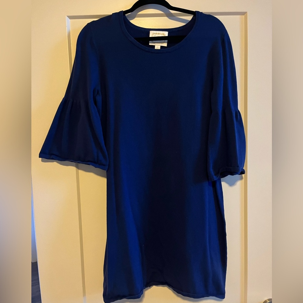 Navy mini dress with mid length sleeves. Sweater material.